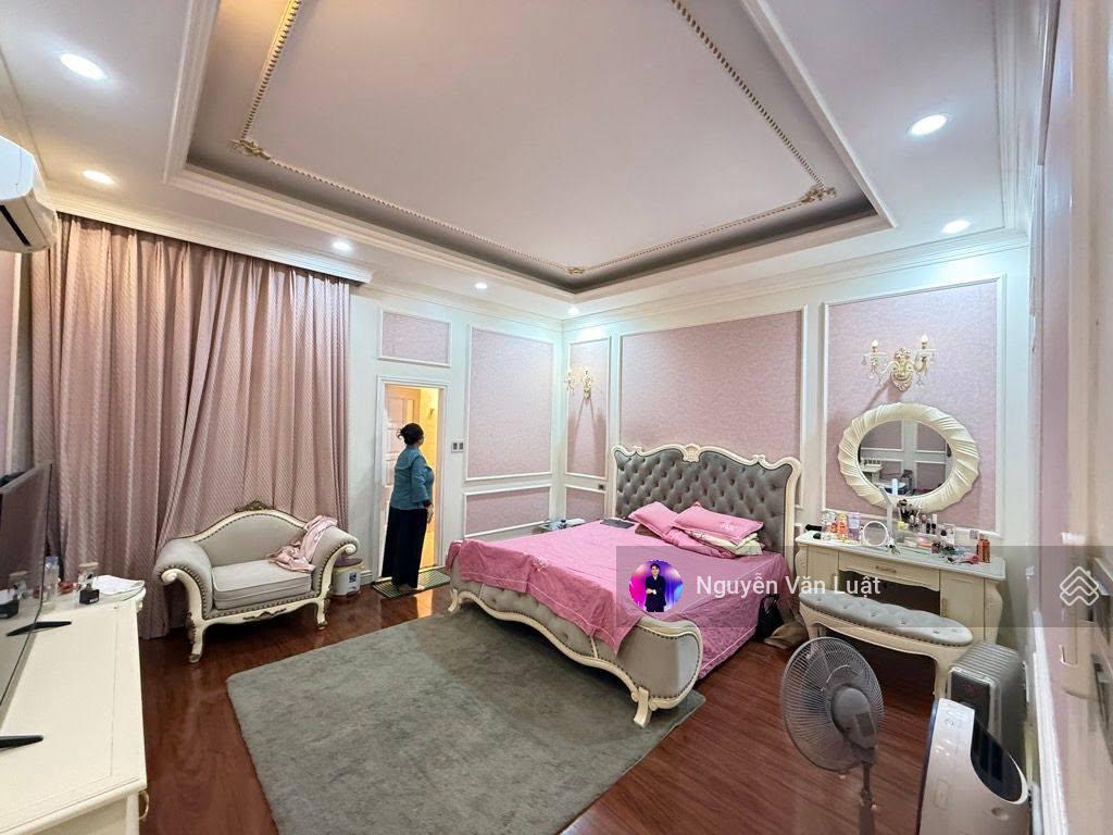 Bán gấp nhà lạc long quân 40m2x 6 tầng thang máy, ngõ cực rộng gần mặt phố và hồ tây, trước nhà 3m5