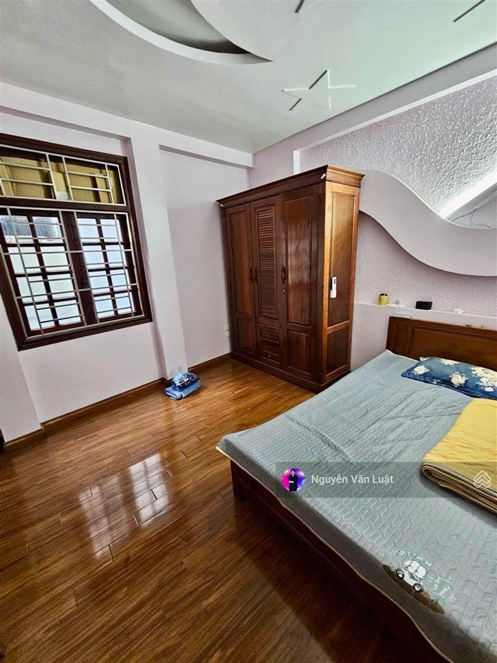 Chỉ 9,2 tỷ nhà dân cầu giấy 40m2 x 5 tầng, lô góc 2 mặt ngõ, cách 30m ra mặt phố, trước nhà rộng 3m