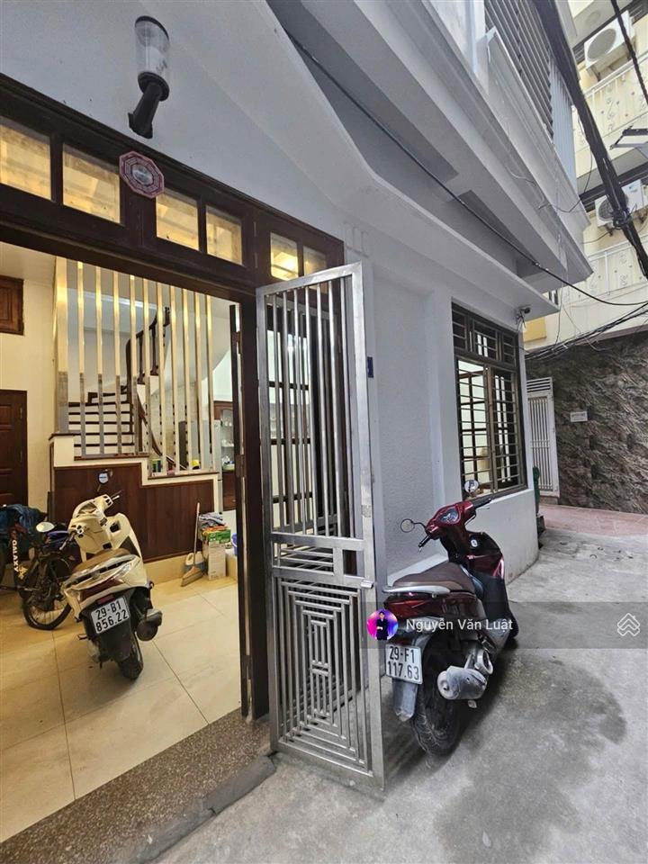 Chỉ 9,2 tỷ nhà dân cầu giấy 40m2 x 5 tầng, lô góc 2 mặt ngõ, cách 30m ra mặt phố, trước nhà rộng 3m