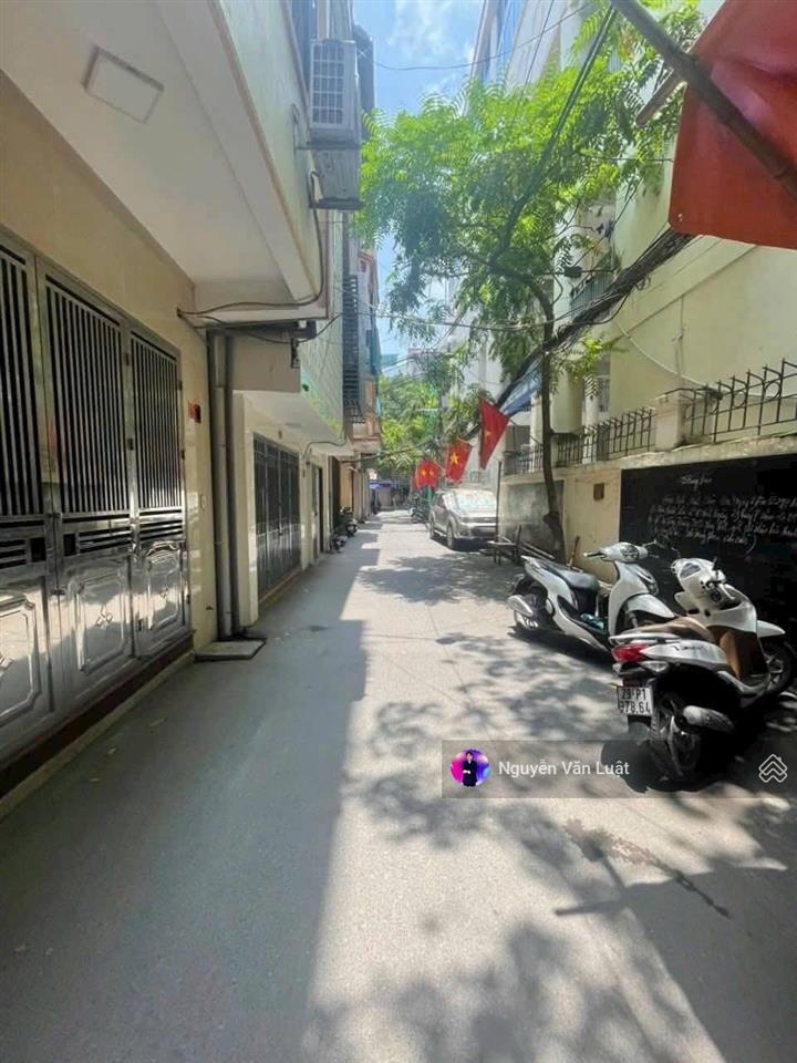 Chỉ 9,2 tỷ nhà dân cầu giấy 40m2 x 5 tầng, lô góc 2 mặt ngõ, cách 30m ra mặt phố, trước nhà rộng 3m