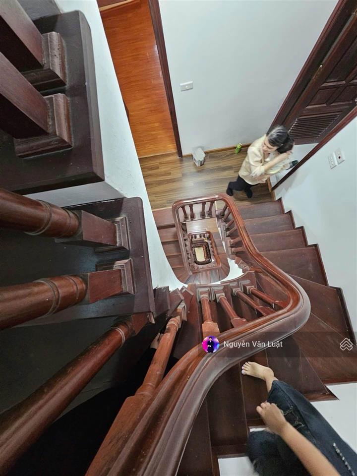 Chỉ 9,2 tỷ nhà dân cầu giấy 40m2 x 5 tầng, lô góc 2 mặt ngõ, cách 30m ra mặt phố, trước nhà rộng 3m