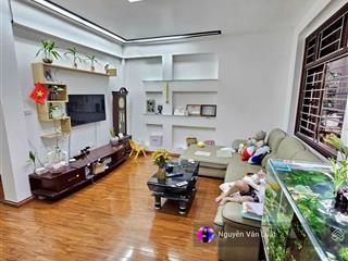 Chỉ 9,2 tỷ nhà dân cầu giấy 40m2 x 5 tầng, lô góc 2 mặt ngõ, cách 30m ra mặt phố, trước nhà rộng 3m