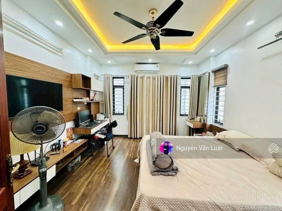 Bán nhà dương quảng hàm 40m2 x 5 tầng lô góc, trước nhà 3m, ngõ thông gần sát ô tô tránh và bãi xe