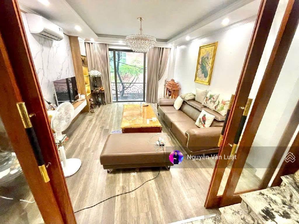 Bán nhà dương quảng hàm 40m2 x 5 tầng lô góc, trước nhà 3m, ngõ thông gần sát ô tô tránh và bãi xe
