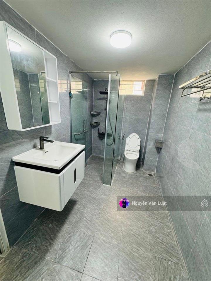 Bán nhà dương quảng hàm 40m2 x 5 tầng lô góc, trước nhà 3m, ngõ thông gần sát ô tô tránh và bãi xe