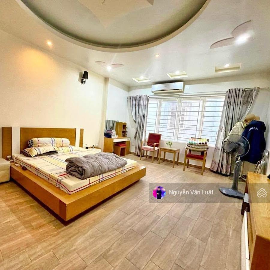 Giảm 300tr nhà trần duy hưng 50m2 x 5 tầng, ngõ thông trước nhà rộng, cách 10m ra ô tô tránh