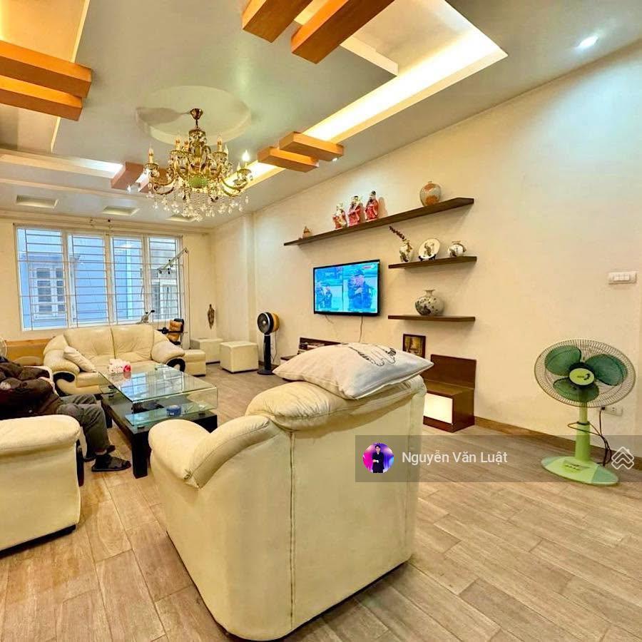 Giảm 300tr nhà trần duy hưng 50m2 x 5 tầng, ngõ thông trước nhà rộng, cách 10m ra ô tô tránh