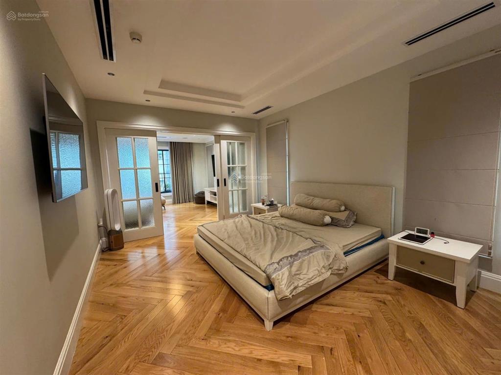 Bán nhà mt nguyễn văn thủ.quận 1.dt 8.3 x 17m. kc 4 tầng st.nội thất cao cấp. giá hơn 80 tỷ