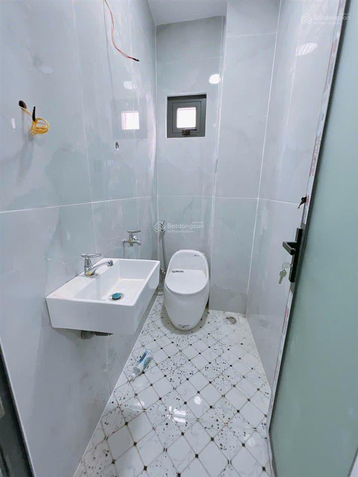 Nhà mới xây  căn góc hẻm xe hơi q.4  4 tầng lầu 6pn  bao pháp lý giá chủ 6ty490 tl