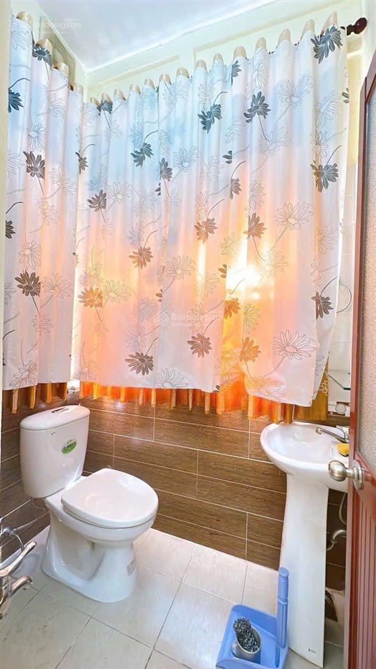 Nhà 5 tấm hoàng diệu  3pn  hẻm 4m xe hơi  mới tinh đúc bê tông