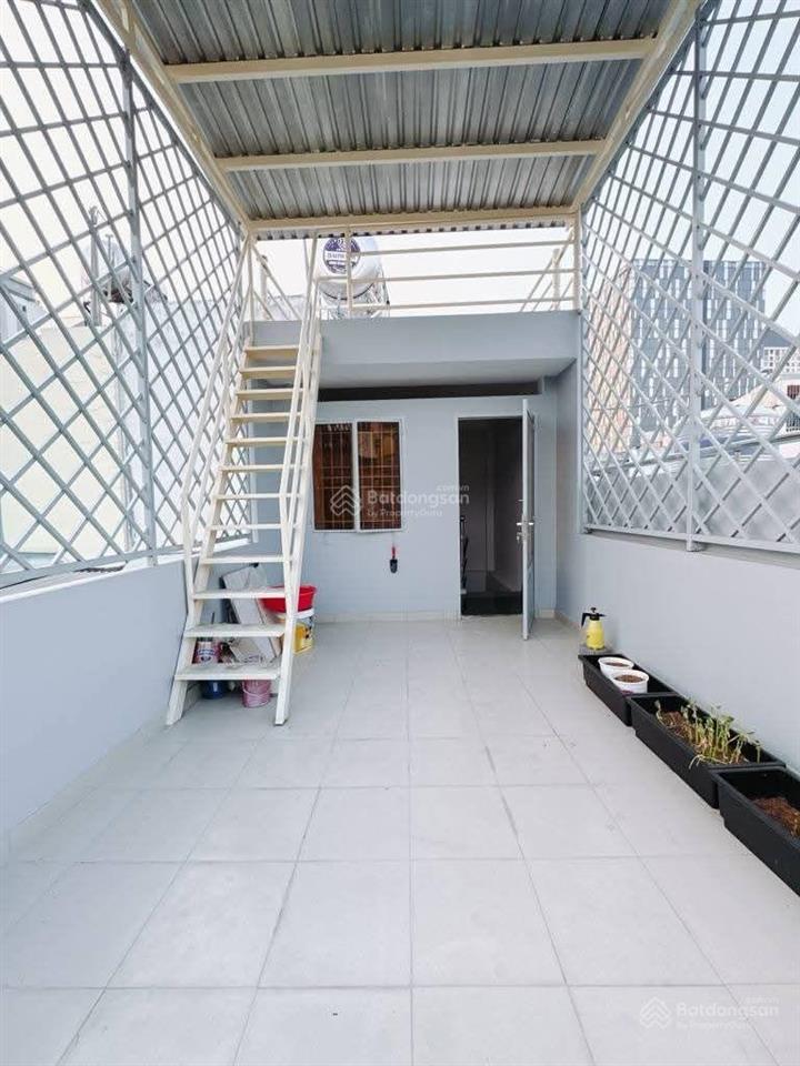 Nhà 5 tấm hoàng diệu  3pn  hẻm 4m xe hơi  mới tinh đúc bê tông