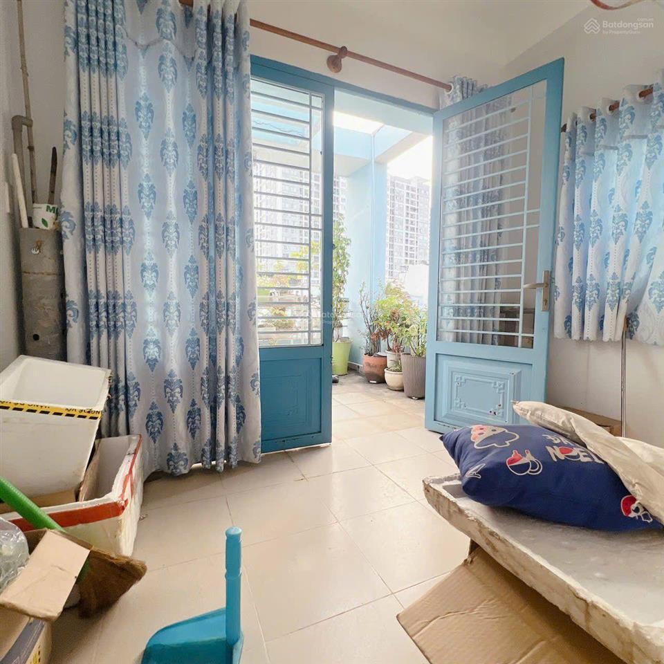 Bán nhà 5 tấm bến vân đồn q. 4  khu dân cư