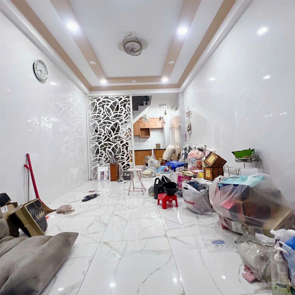 Bán nhà 5 tấm bến vân đồn q. 4  khu dân cư