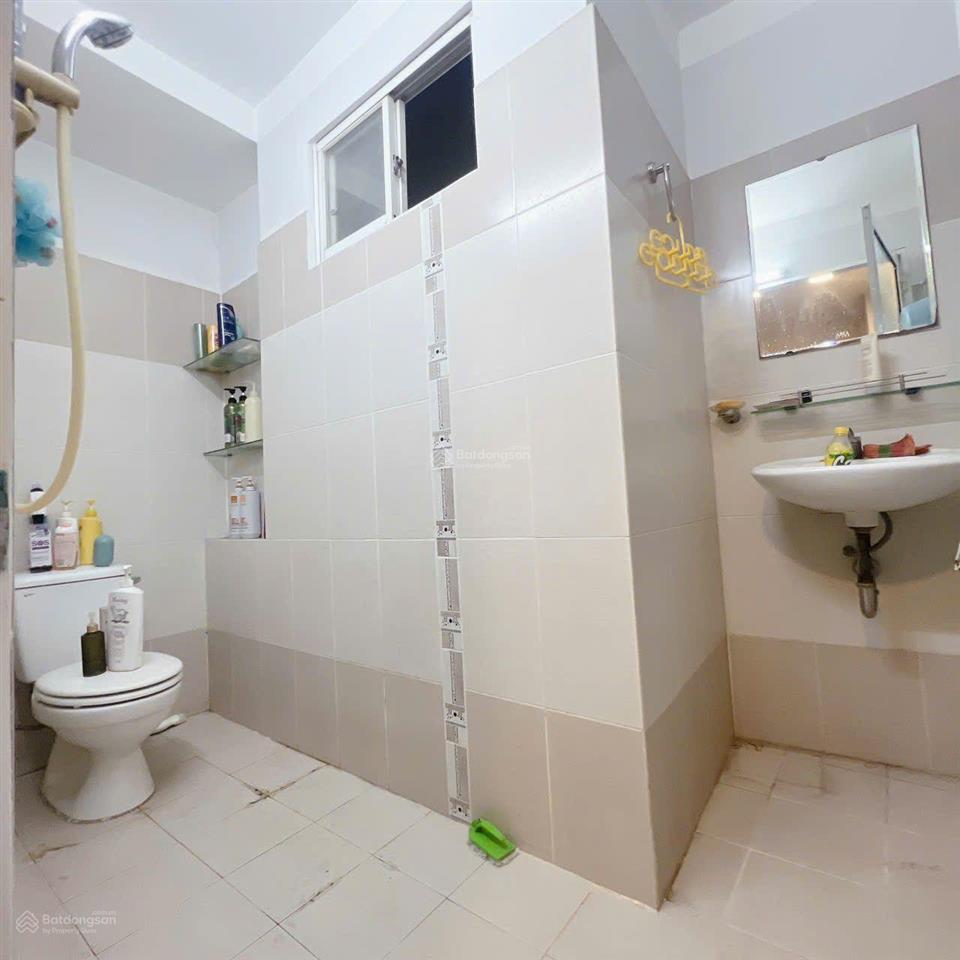 Bán nhà 5 tấm bến vân đồn q. 4  khu dân cư