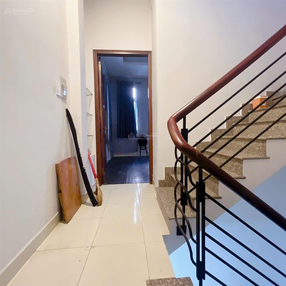 Bán nhà 5 tấm bến vân đồn q. 4  khu dân cư