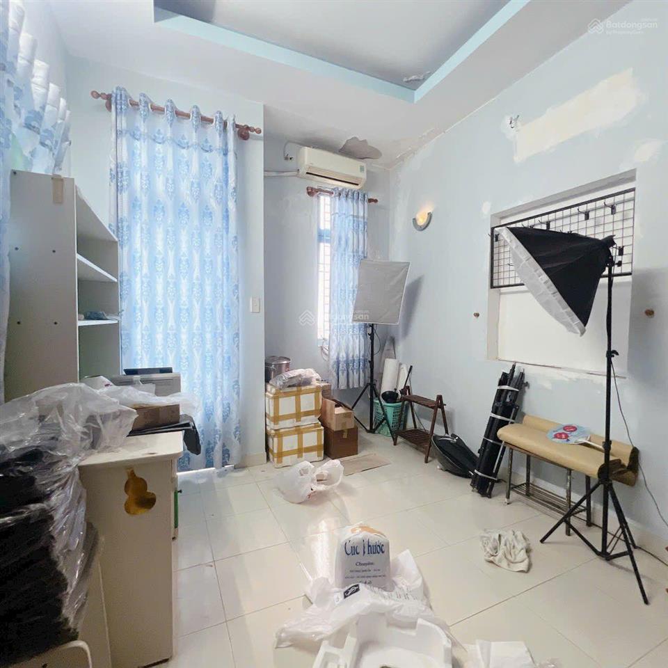 Bán nhà 5 tấm bến vân đồn q. 4  khu dân cư