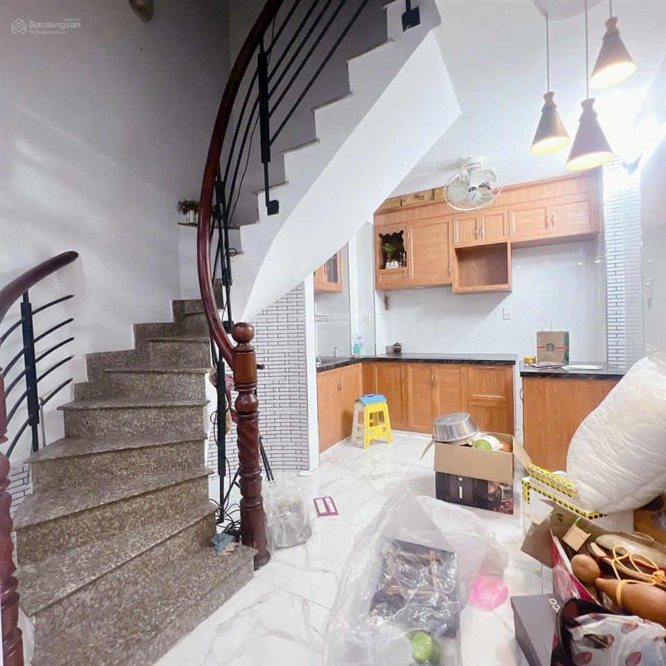 Bán nhà 5 tấm bến vân đồn q. 4  khu dân cư