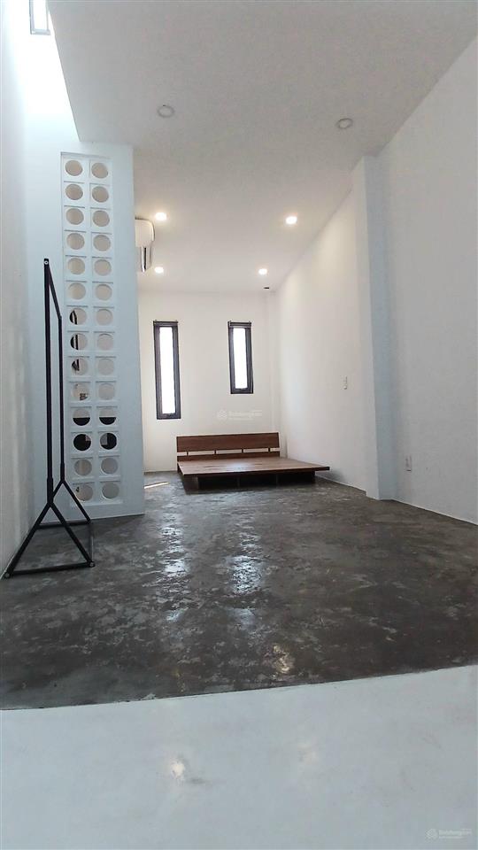 Bán nhà 3 tầng bến vân đồn q.4  hẻm 3m nhà mới 100% đúc