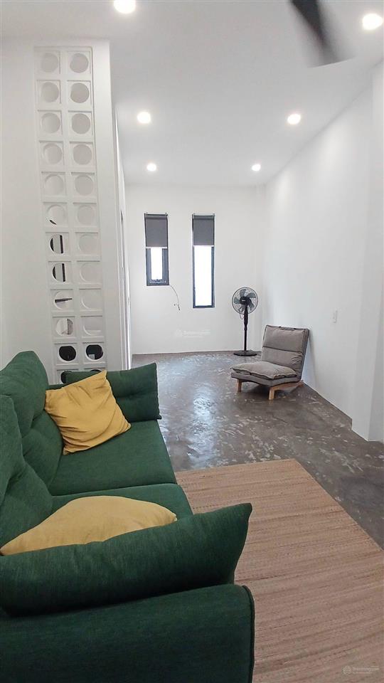 Bán nhà 3 tầng bến vân đồn q.4  hẻm 3m nhà mới 100% đúc