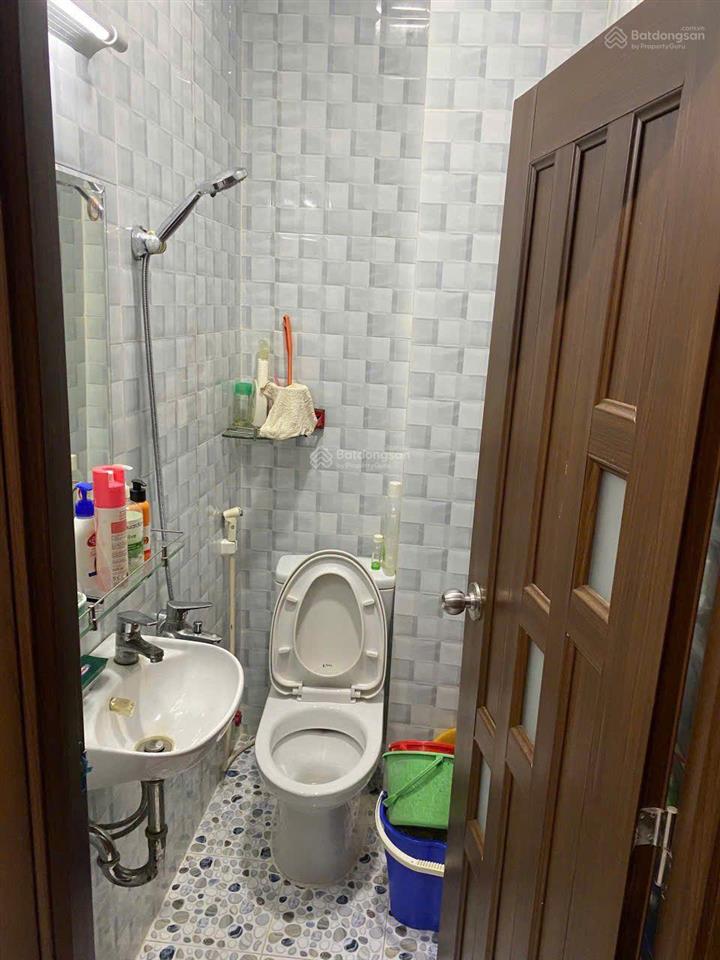 Mặt tiền bến vân đồn 5 lầu đúc  1 đời chủ