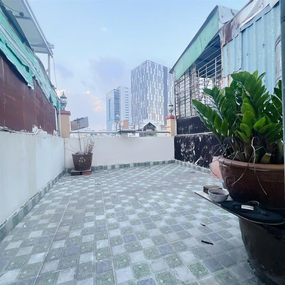 Mặt tiền bến vân đồn 5 lầu đúc  1 đời chủ