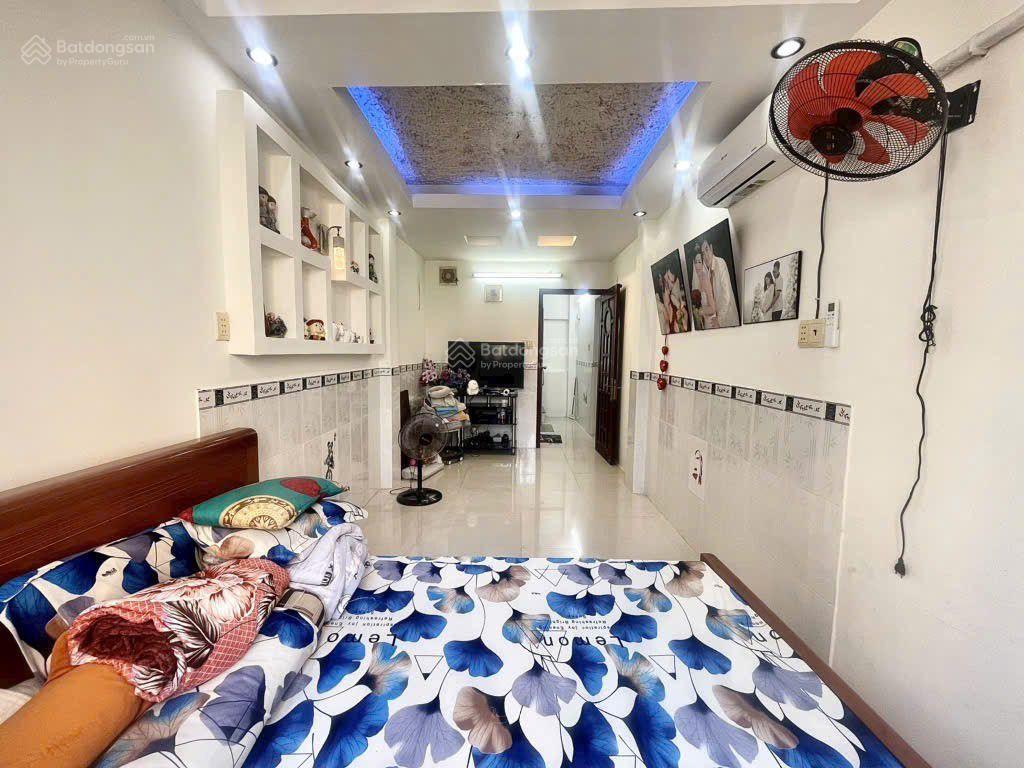 Mặt tiền bến vân đồn 5 lầu đúc  1 đời chủ