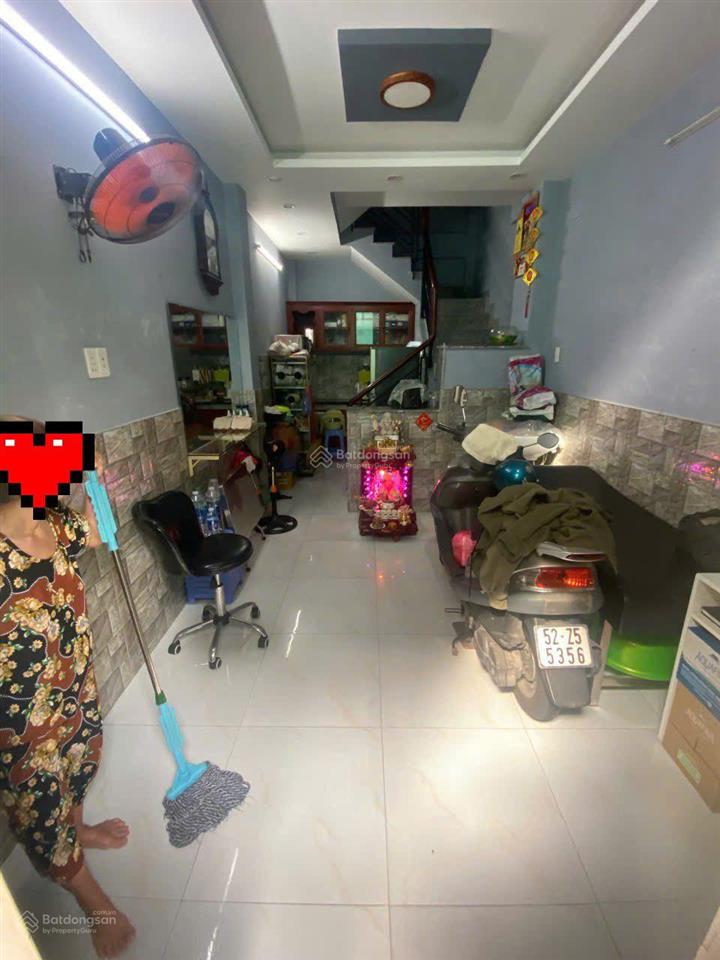 Mặt tiền bến vân đồn 5 lầu đúc  1 đời chủ