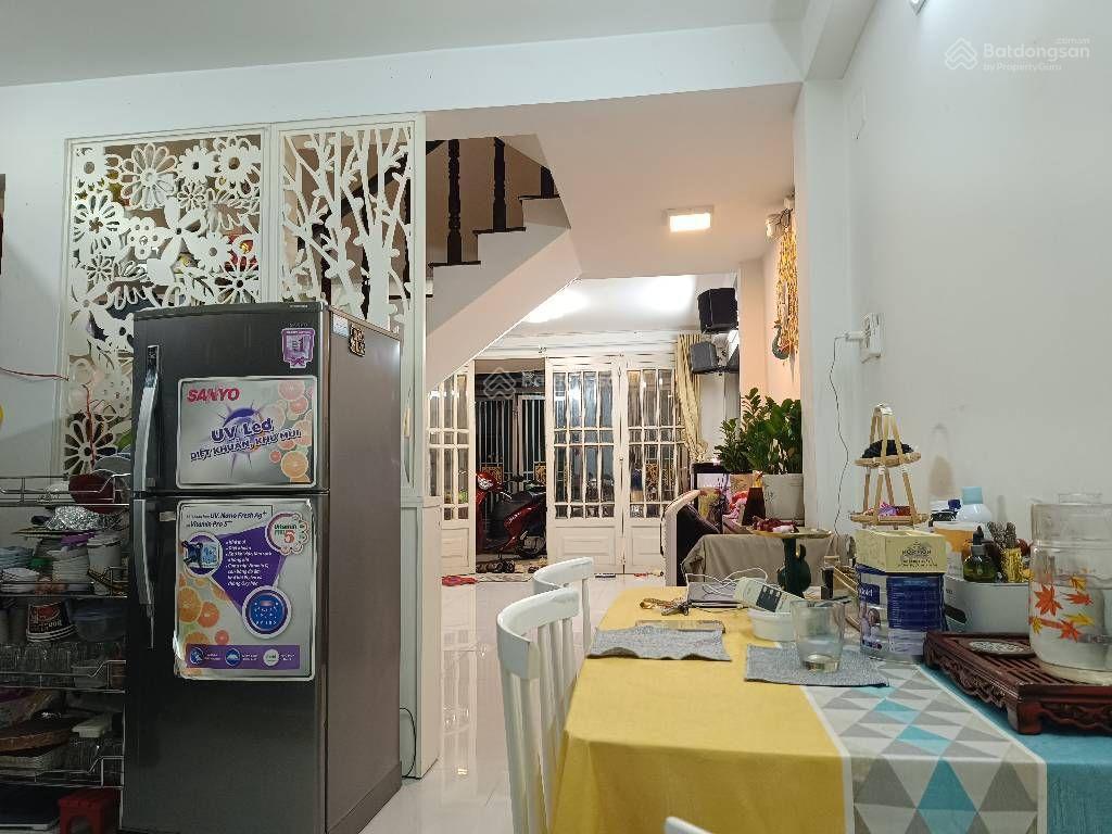 Bán nhà 4 tấm đúc 3pn + sân thượng hẻm 3m q.4 p.xóm chiếu 2ty9