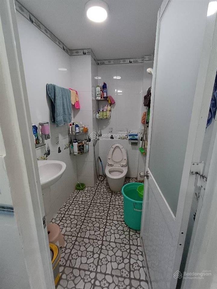 Bán nhà 4 tấm đúc 3pn + sân thượng hẻm 3m q.4 p.xóm chiếu 2ty9