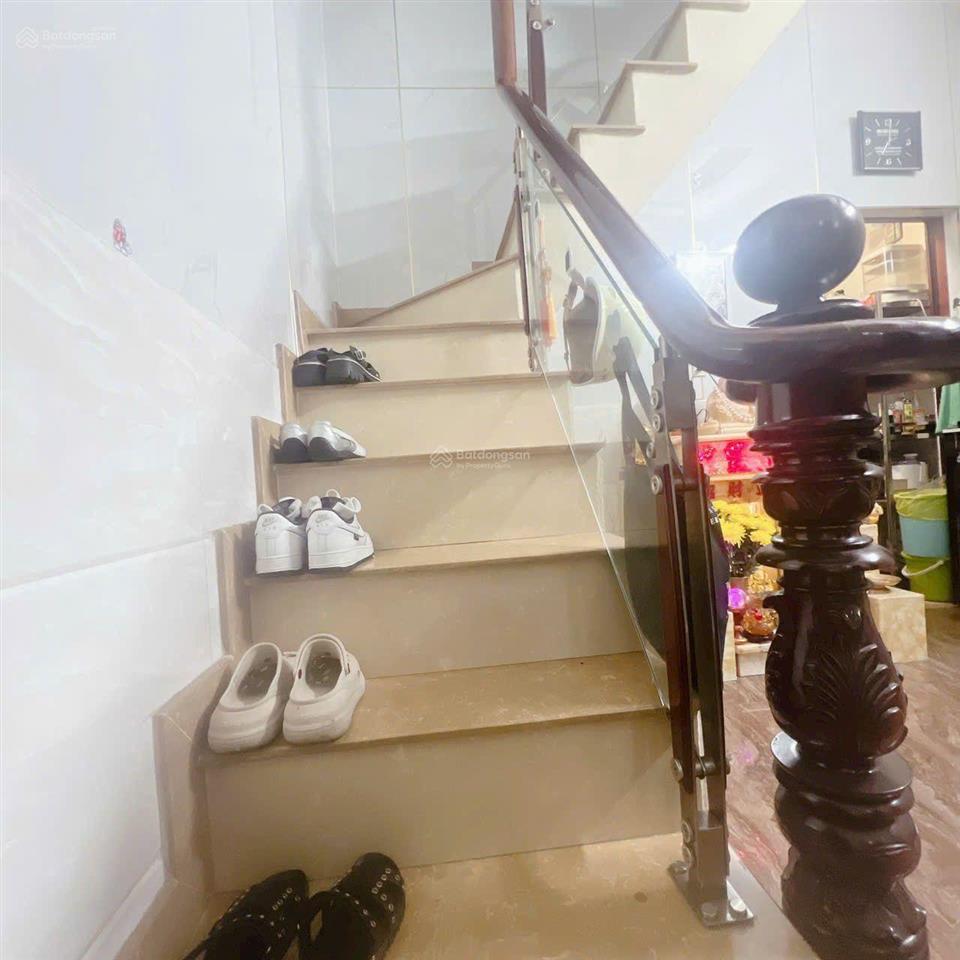 Bán nhà 3 tấm mặt tiền hẻm đoàn văn bơ  nhà đúc thật chính chủ giá 3ty490