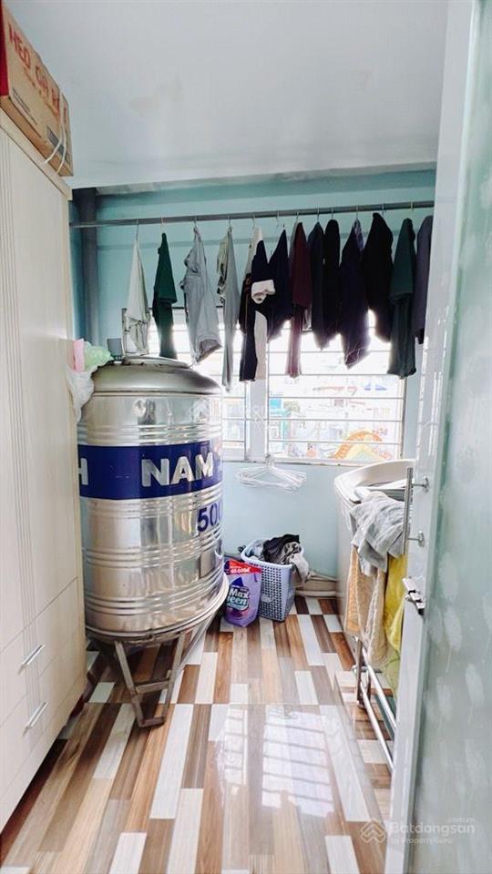 Mặt tiền xóm chiếu giá như nhà hẻm 4 tầng 3pn chỉ 4ty1