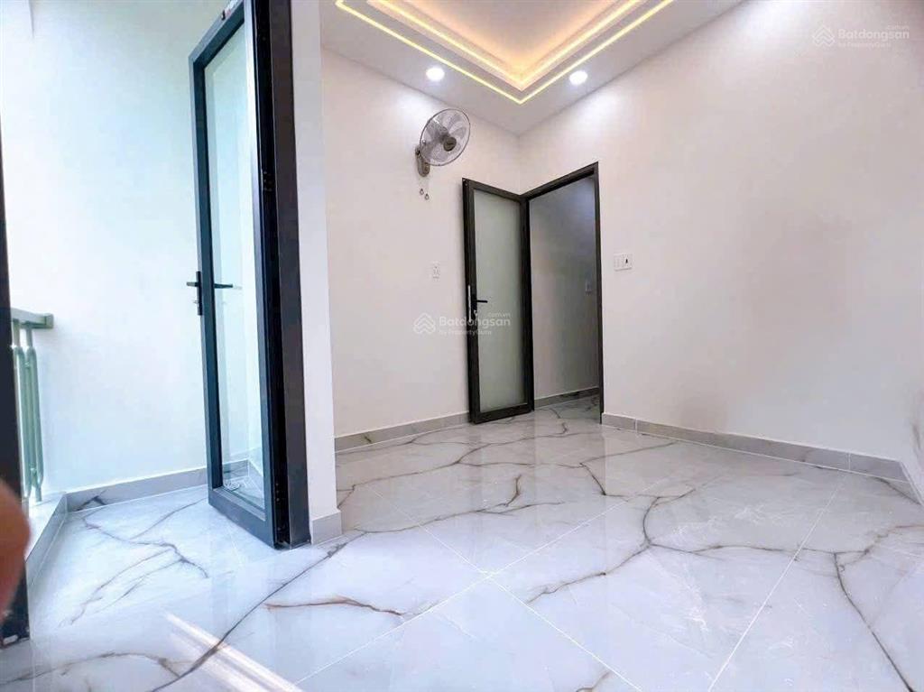 Mặt tiền nhà mới 100% đoàn văn bơ  pháp lý chuẩn chính chủ