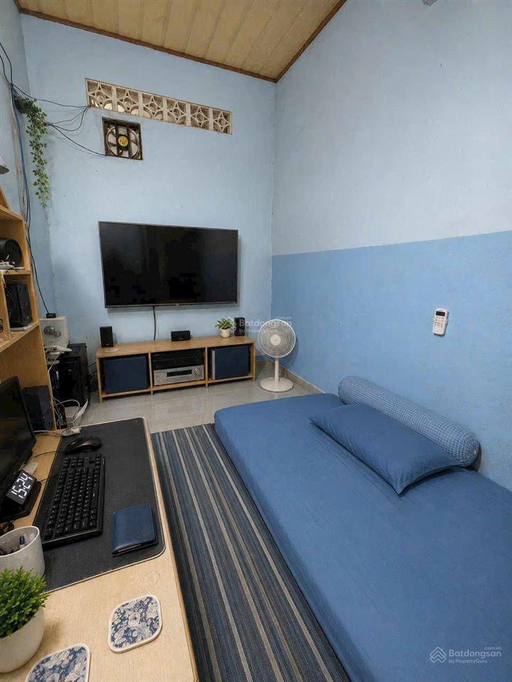Nhà chính chủ cách 1 căn ra hẻm xe hơi  trước nhà 4m dt sổ 80m2 ngang 6 nở hậu 7