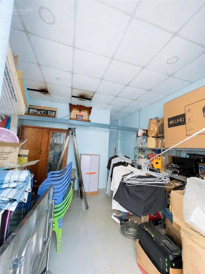 Nhà chính chủ cách 1 căn ra hẻm xe hơi  trước nhà 4m dt sổ 80m2 ngang 6 nở hậu 7