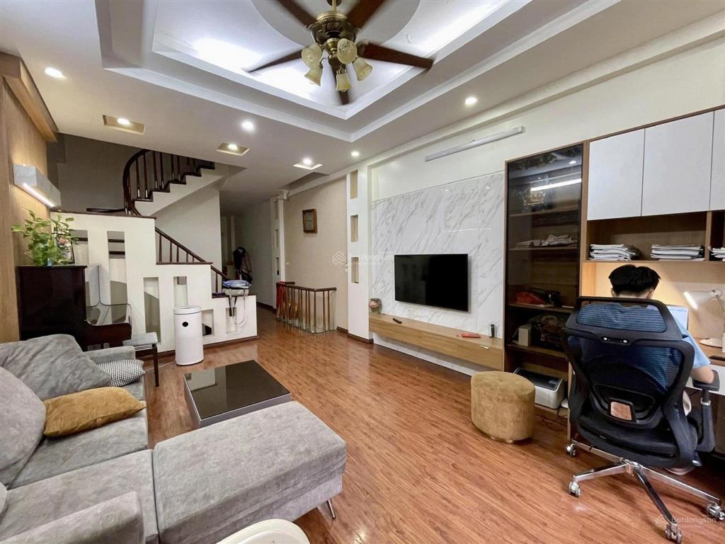 Chùa láng 55m²1 ngoặt, cạnh đh ngoại thương