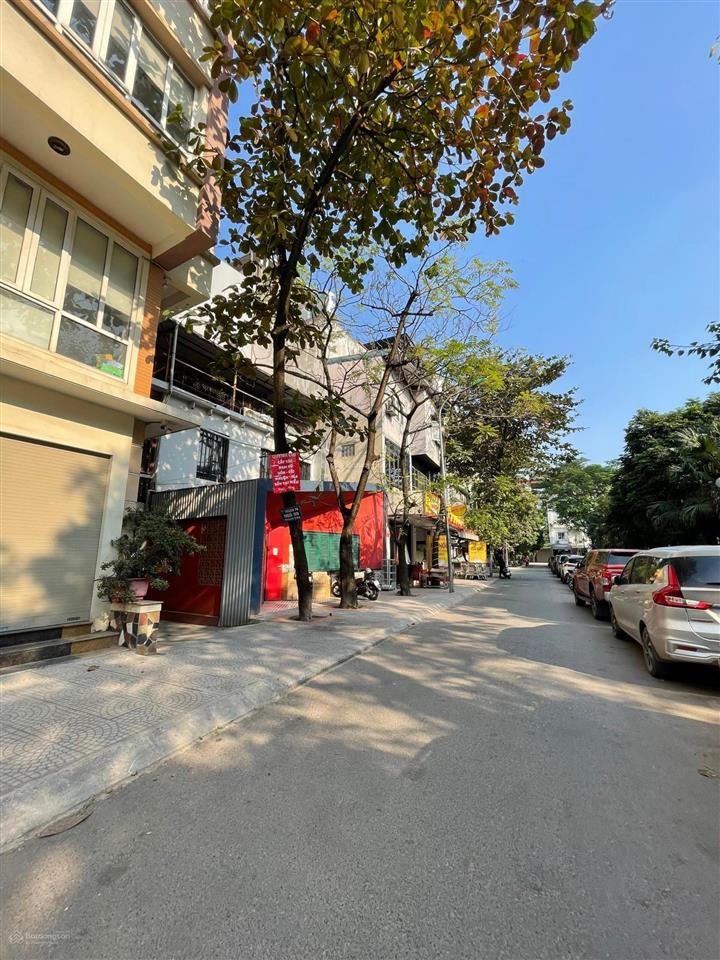Hoàng cầu 47m² đường ôtô, view vườn hoa, cạnh quận ủy đống đa