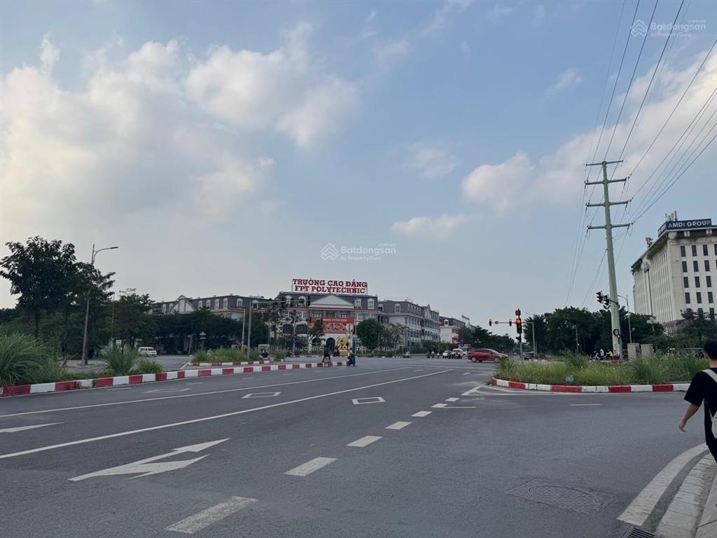 Xuân phương, nam từ liêm. dt 52m2  mặt tiền 4m nở hậu. mặt ngõ thông. ô tô đỗ cửa.