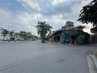 Xuân phương, nam từ liêm. dt 52m2  mặt tiền 4m nở hậu. mặt ngõ thông. ô tô đỗ cửa.