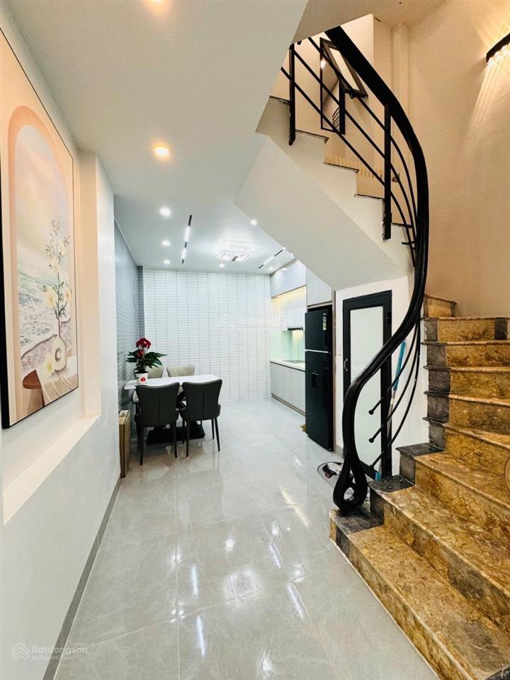 Hiếm có!phố thái thịnh, sát phố, ngõ thông 2 thoáng, cách ô tô 20m, kinh doanh,nhà xây mới 38m2*5t