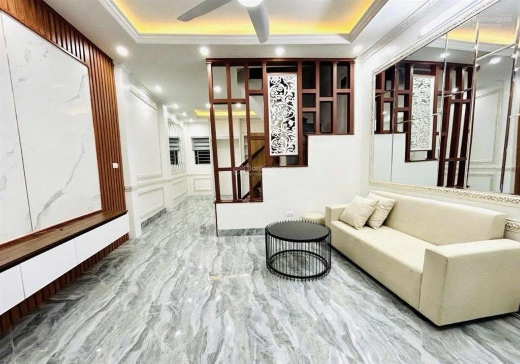 Mặt ngõ! phố chùa bộc, 2 thoáng ngõ thông, vài bước chân ra phố, 20m ôtô tránh, nhà đẹp, 39m2 5t