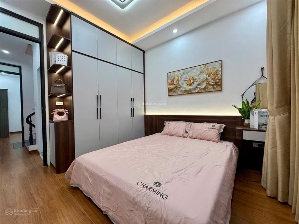 Mặt ngõ! phố chùa bộc, 2 thoáng ngõ thông, vài bước chân ra phố, 20m ôtô tránh, nhà đẹp, 39m2 5t