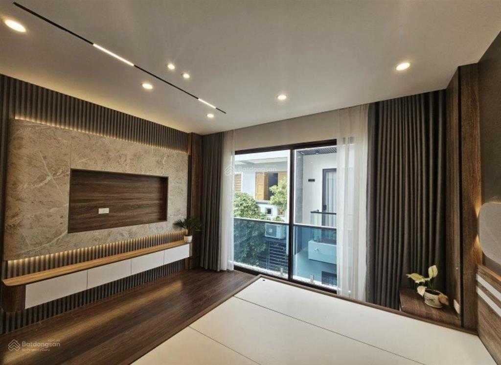 Giá rẻ! phố pháo đài láng thang máy, 2 thoáng, ngõ ba gác tránh xe máy, gần phố, ở ngay 42m2*6t