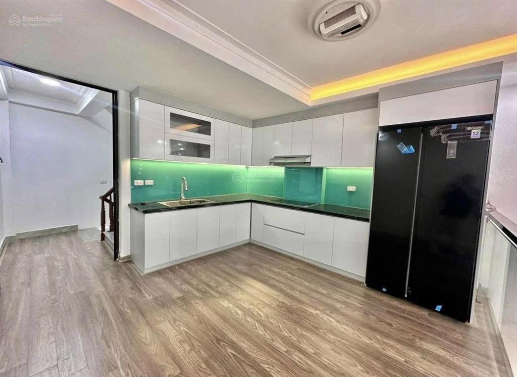 Nhà đẹp ! phố trần hữu tước,thang máy, ngõ nông, sát phố,ôtô đỗ cách 20m,có chỗ để riêng, 45m 6t
