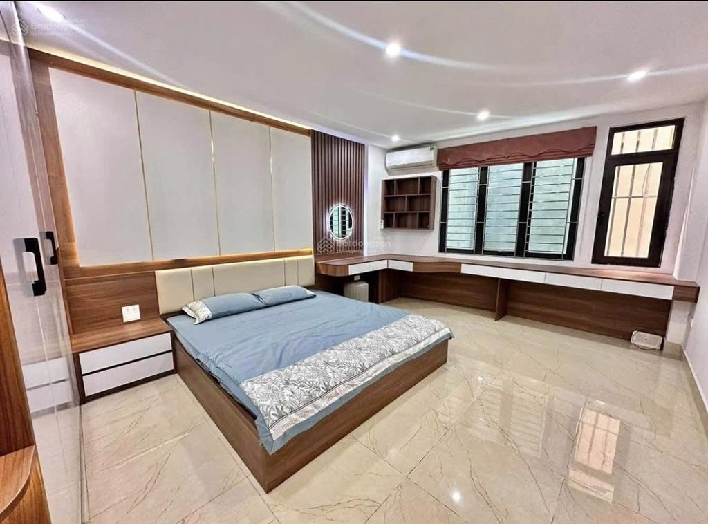 Nhà đẹp ! phố trần hữu tước,thang máy, ngõ nông, sát phố,ôtô đỗ cách 20m,có chỗ để riêng, 45m 6t
