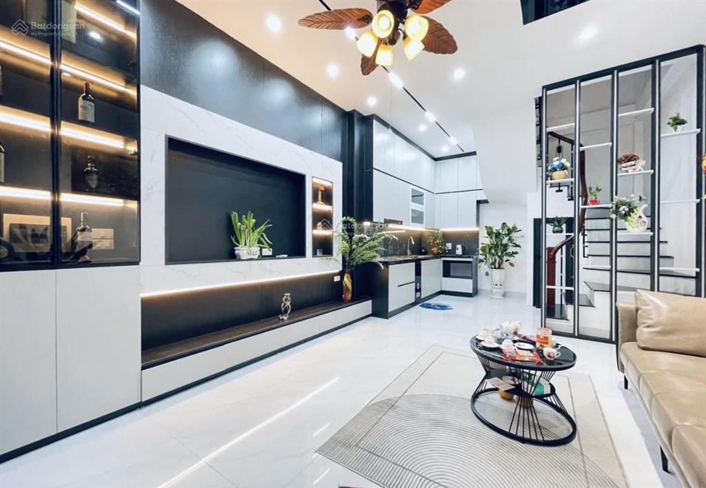 Siêu phẩm!trung liệt, nhà đẹp,gần phố, ngõ thông, mặt ngõ cách ô tô 30m, nhà thoáng sáng , 40m2*5t