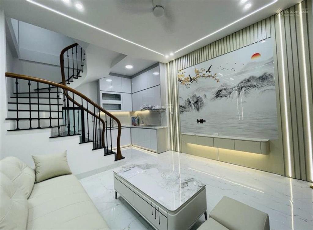 Nhà đẹp! phố thái thịnh, sát phố, ô tô cách 35m, ngõ thông 2 thoáng, nhà xây mới đẹp 40m2*5t