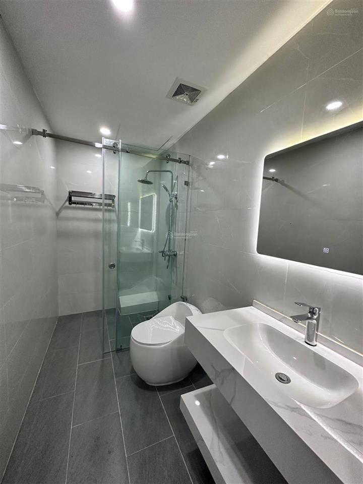Giá sốc! nhà pháo đài láng, ngõ thông, 4 chỗ đỗ cửa, kd, sổ vuông, không qh, có thang máy, 48m2*6t.