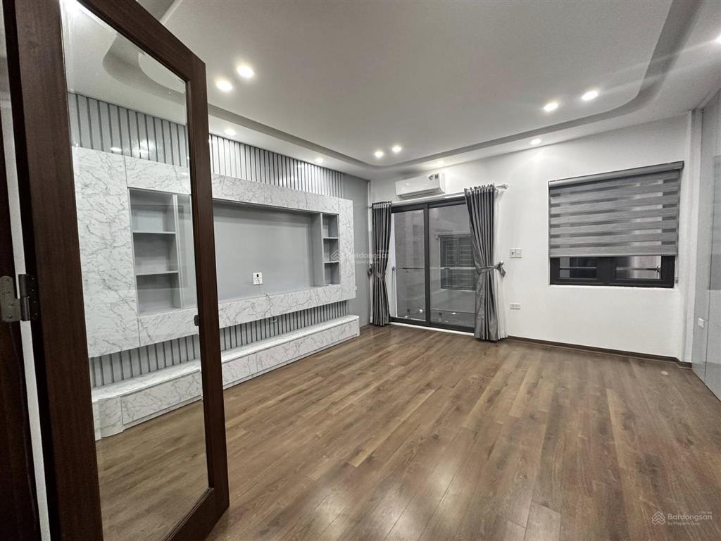Giá sốc! nhà pháo đài láng, ngõ thông, 4 chỗ đỗ cửa, kd, sổ vuông, không qh, có thang máy, 48m2*6t.