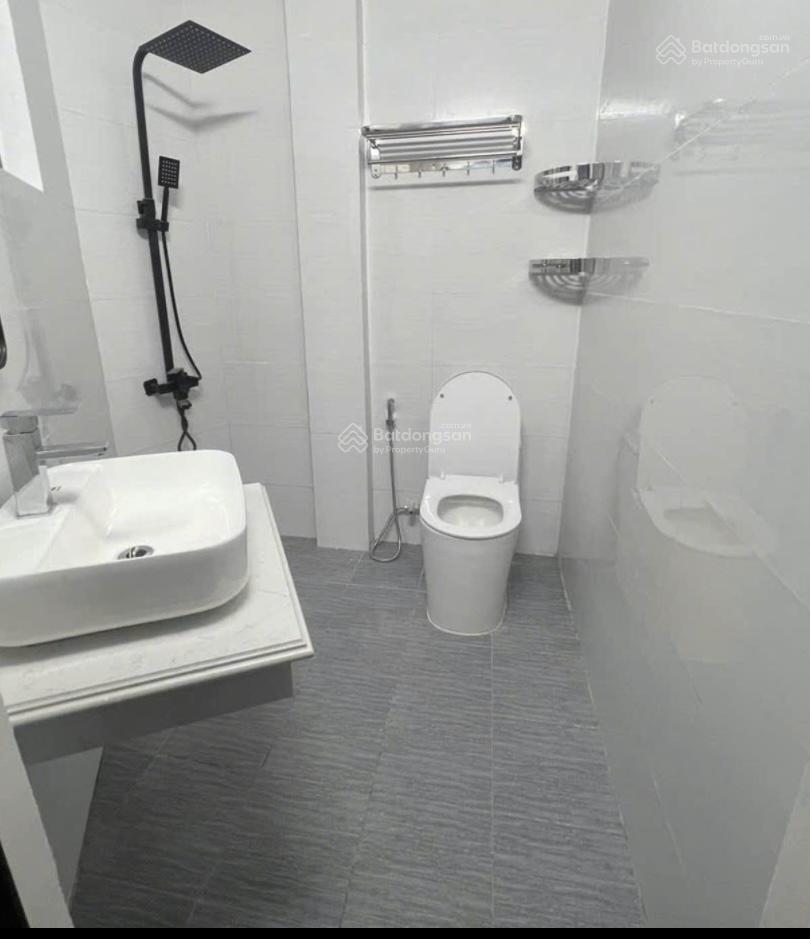 Nhà đẹp!trung phụng,cách mặt ngõ 30 m trước nhà thoáng sáng ,gần oto, nhà xây mới đẹp,dt 39m 2*5 t