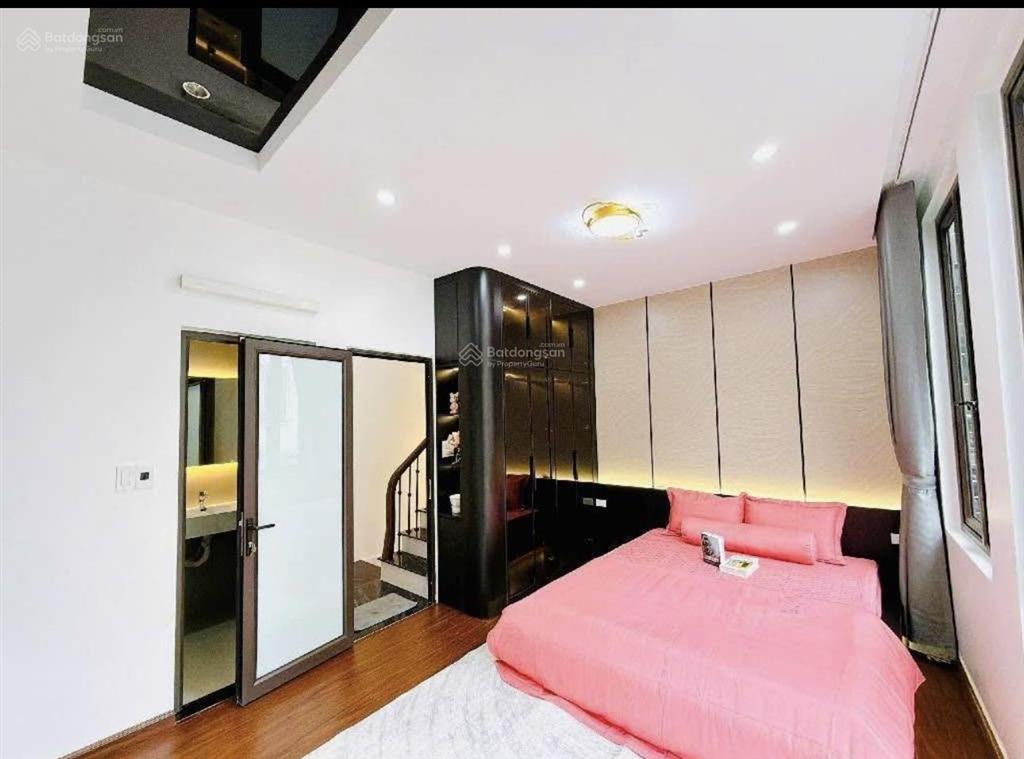 Nhà đẹp!trung phụng,cách mặt ngõ 30 m trước nhà thoáng sáng ,gần oto, nhà xây mới đẹp,dt 39m 2*5 t